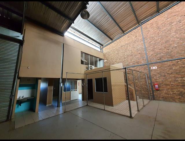 240M² WAREHOUSE TO LET IN DRIEHOEK